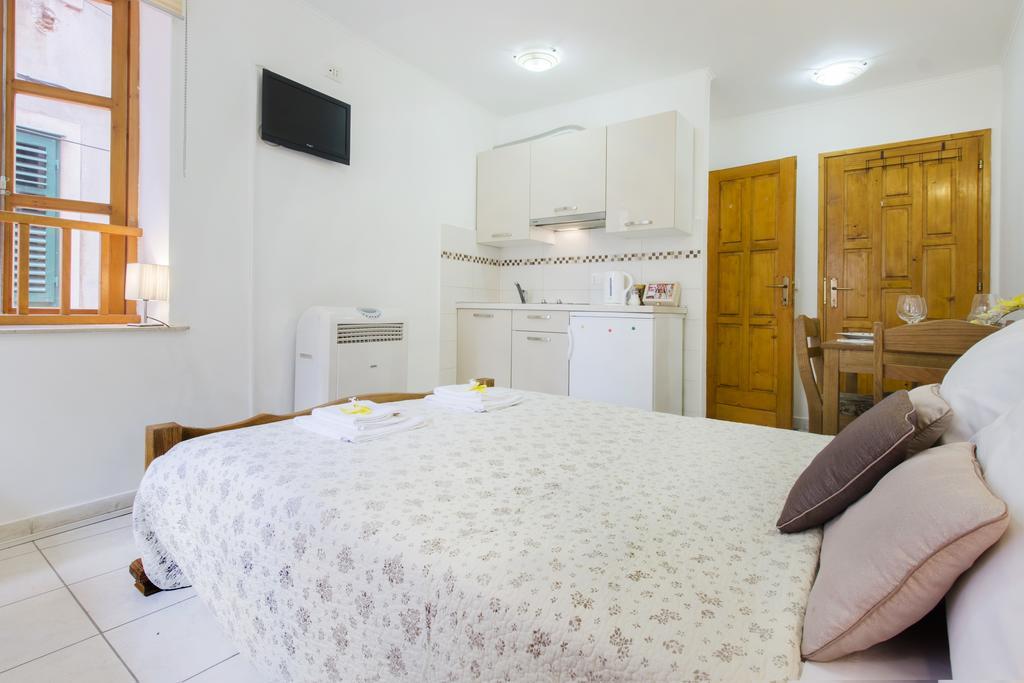 Top City Center Apartments Шибеник Экстерьер фото