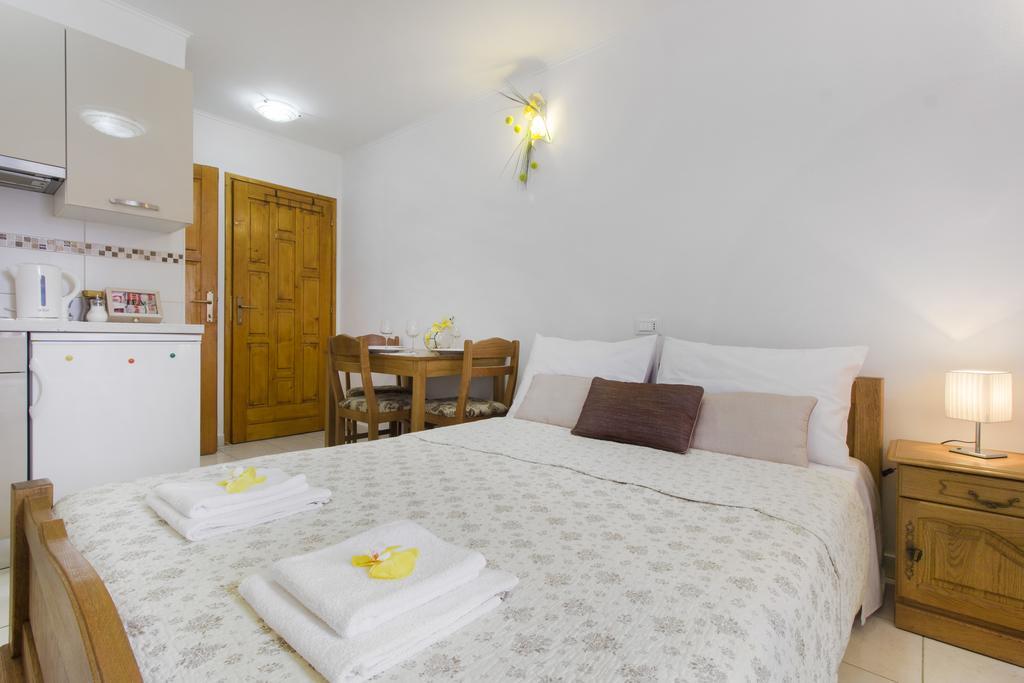 Top City Center Apartments Шибеник Экстерьер фото